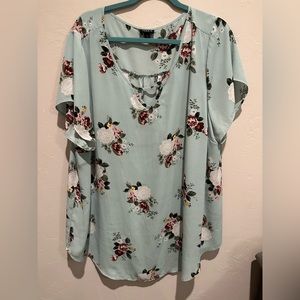 PRICE DROP! Torrid blue/gray floral short sleeve top size 3